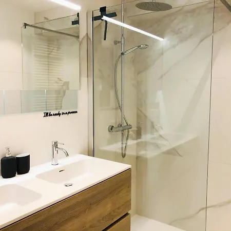 Luxueus Met Ruim Terras, Frontaal Zeezicht 4 A 5 Personen * Blankenberge